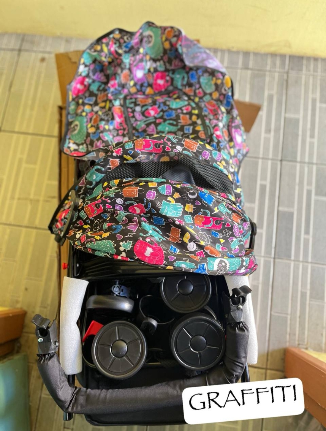 Fordable compact baby stroller